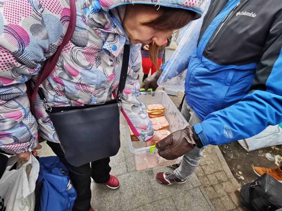 Speranţă şi solidaritate în Lvov, un oraș istoric din vestul Ucrainei, transformat acum de voluntari într-un uriaș centru de primire 755407