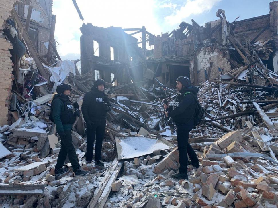 Echipa Antena 3, transmisiune din Ucraina, de la şcoala bombardată în Jitomir 755574