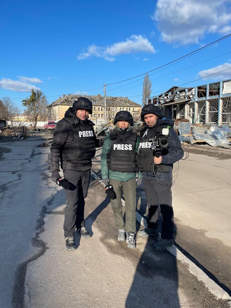 Echipa Antena 3, transmisiune din Ucraina, de la şcoala bombardată în Jitomir 755576