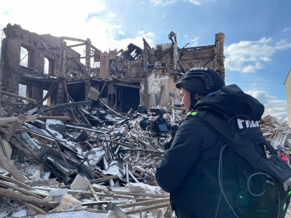 Echipa Antena 3, transmisiune din Ucraina, de la şcoala bombardată în Jitomir 755577