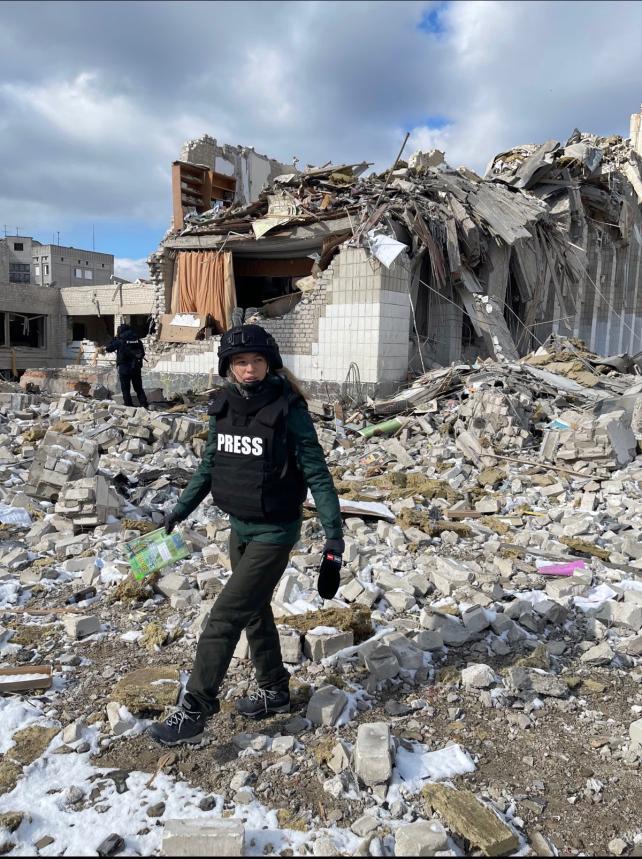 Echipa Antena 3, transmisiune din Ucraina, de la şcoala bombardată în Jitomir 755580