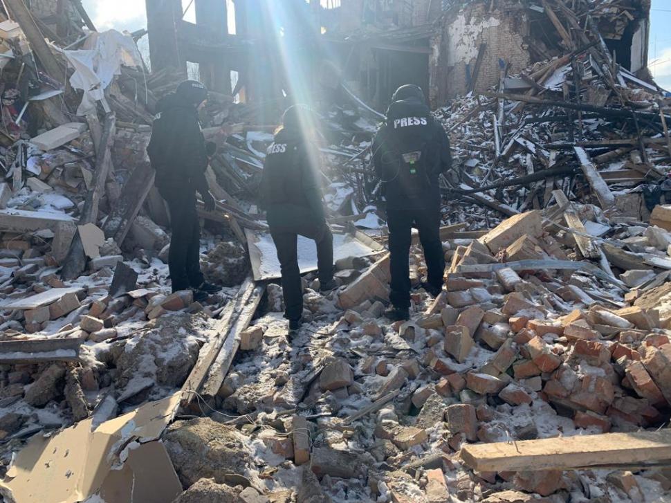 Echipa Antena 3, transmisiune din Ucraina, de la şcoala bombardată în Jitomir 755581