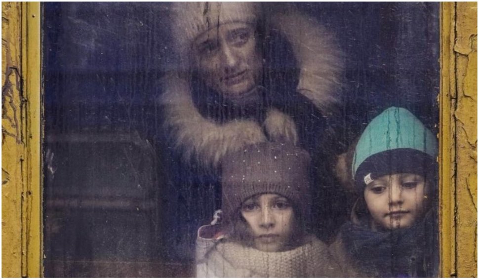 Un tren care urma să preia refugiații ucraineni, inclusiv 100 de copii, a fost atacat de ruși