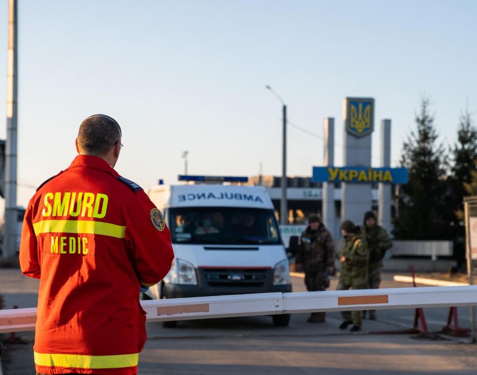 Doi bebeluși români cu probleme grave de sănătate, transportaţi din Ucraina la spitale din Bucureşti şi Timişoara 756174