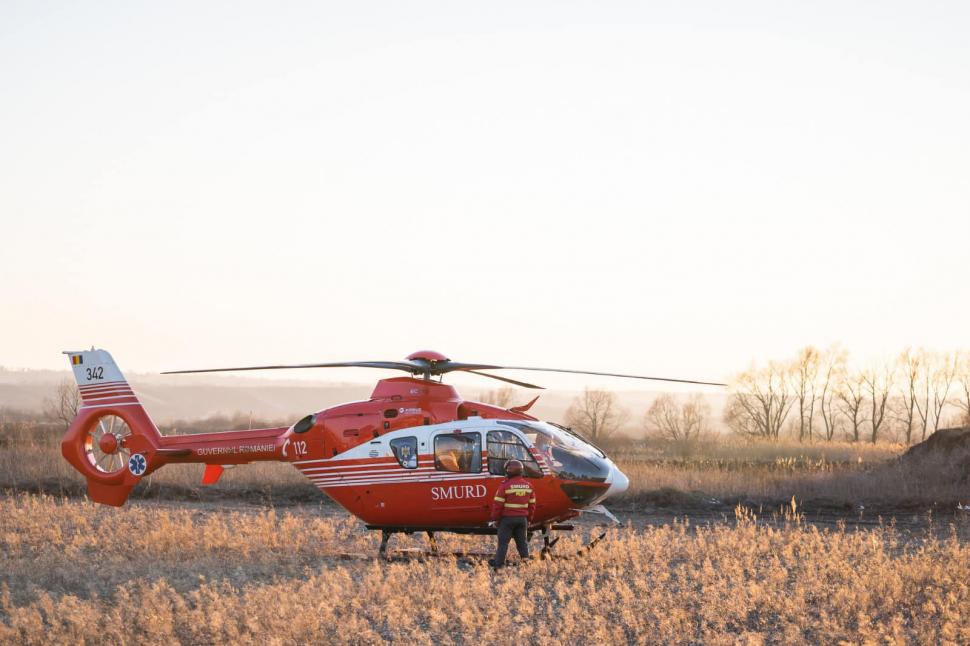 Doi bebeluși români cu probleme grave de sănătate, transportaţi din Ucraina la spitale din Bucureşti şi Timişoara 756175