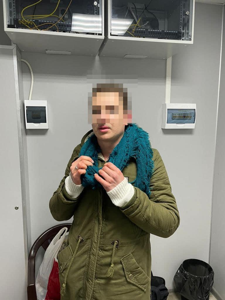 Un ucrainean de 30 de ani s-a deghizat în soția lui și a încercat să treacă ilegal granița în România  756035