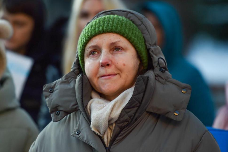 Cântecul care a adus lacrimi în ochii refugiaţilor care au ieșit în stradă la Braşov  756350