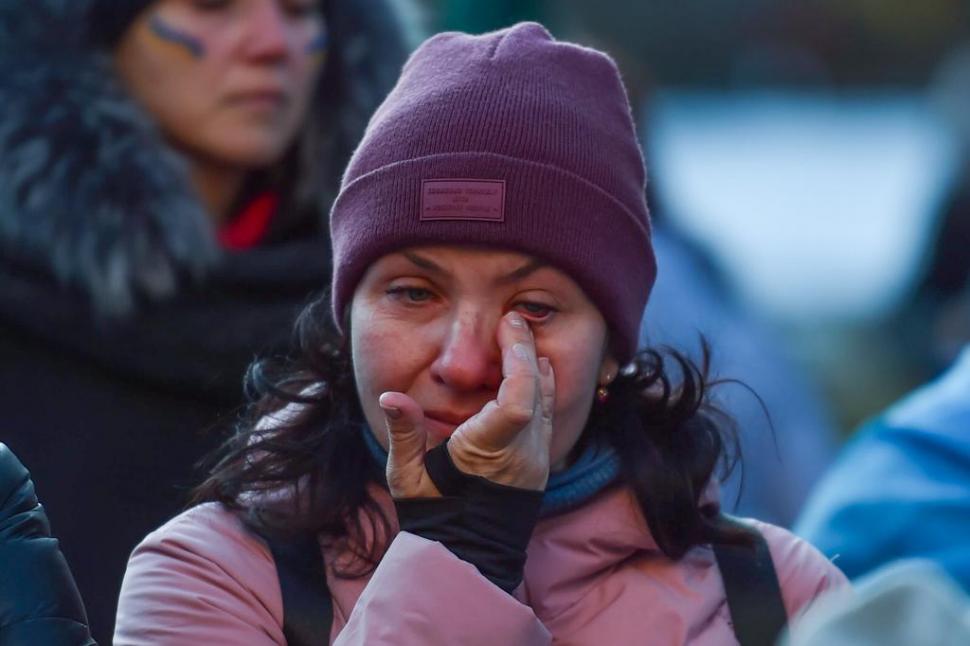 Cântecul care a adus lacrimi în ochii refugiaţilor care au ieșit în stradă la Braşov  756351