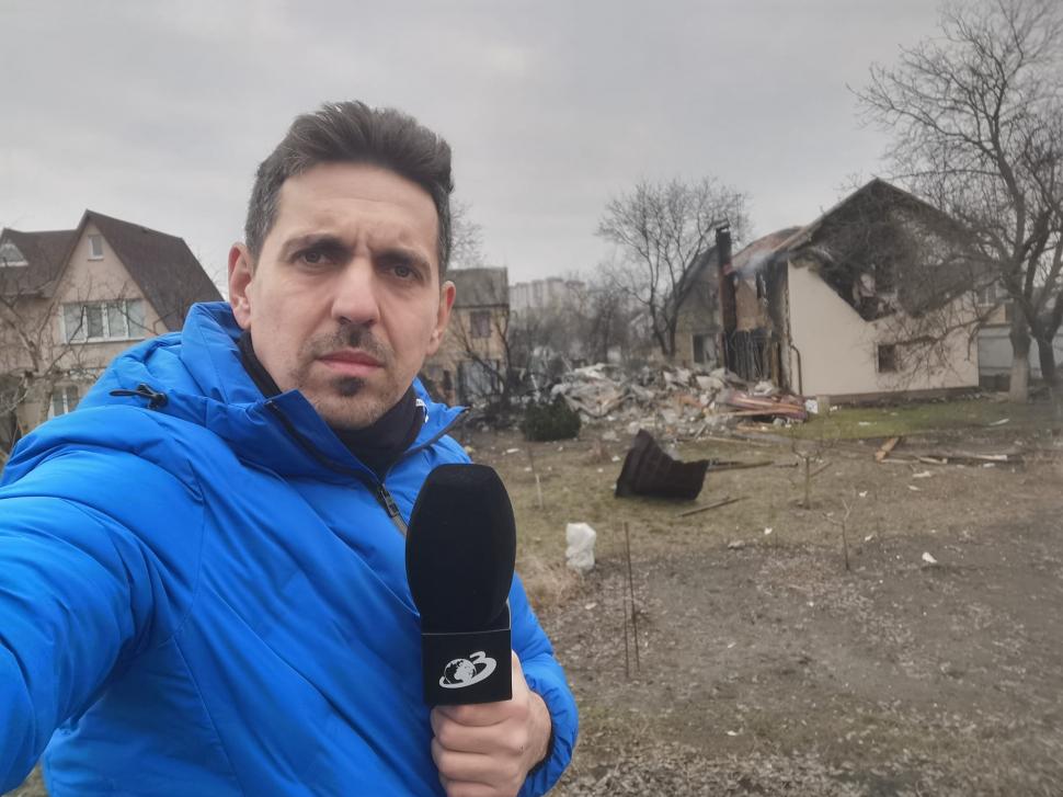 Cristi Popovici, despre experienţa sa pe frontul din Ucraina: "Alarme, bubuituri și sunetul mitralierelor. Războiul abia începuse şi aveam să-l trăim pe pielea noastră” 756381