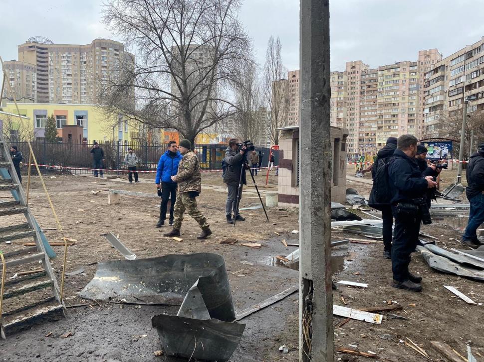 Cristi Popovici, despre experienţa sa pe frontul din Ucraina: "Alarme, bubuituri și sunetul mitralierelor. Războiul abia începuse şi aveam să-l trăim pe pielea noastră” 756385