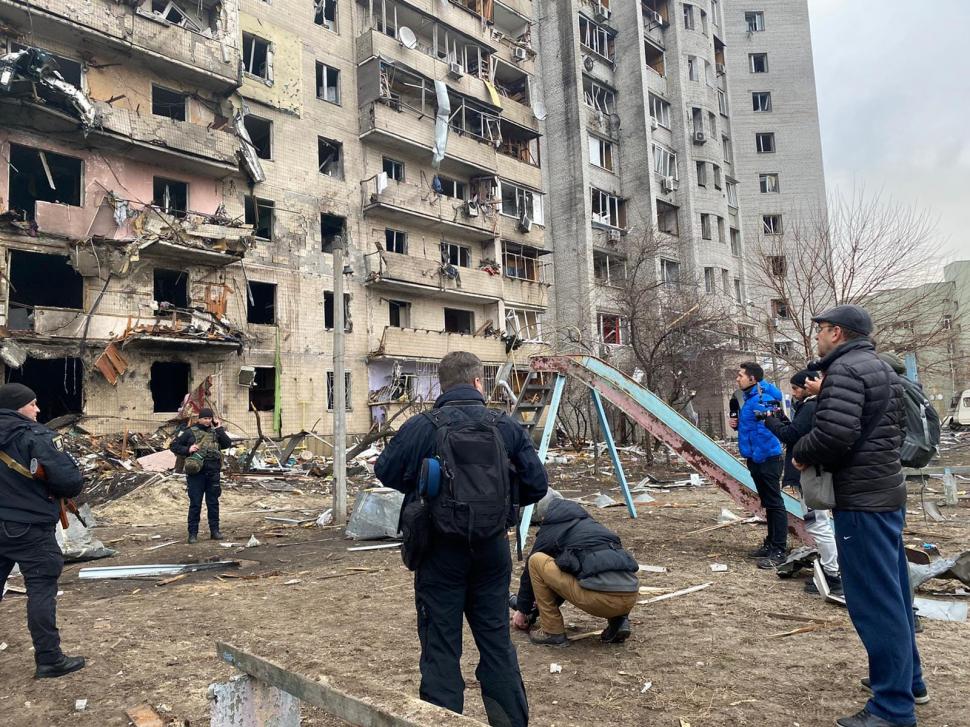 Cristi Popovici, despre experienţa sa pe frontul din Ucraina: "Alarme, bubuituri și sunetul mitralierelor. Războiul abia începuse şi aveam să-l trăim pe pielea noastră” 756386