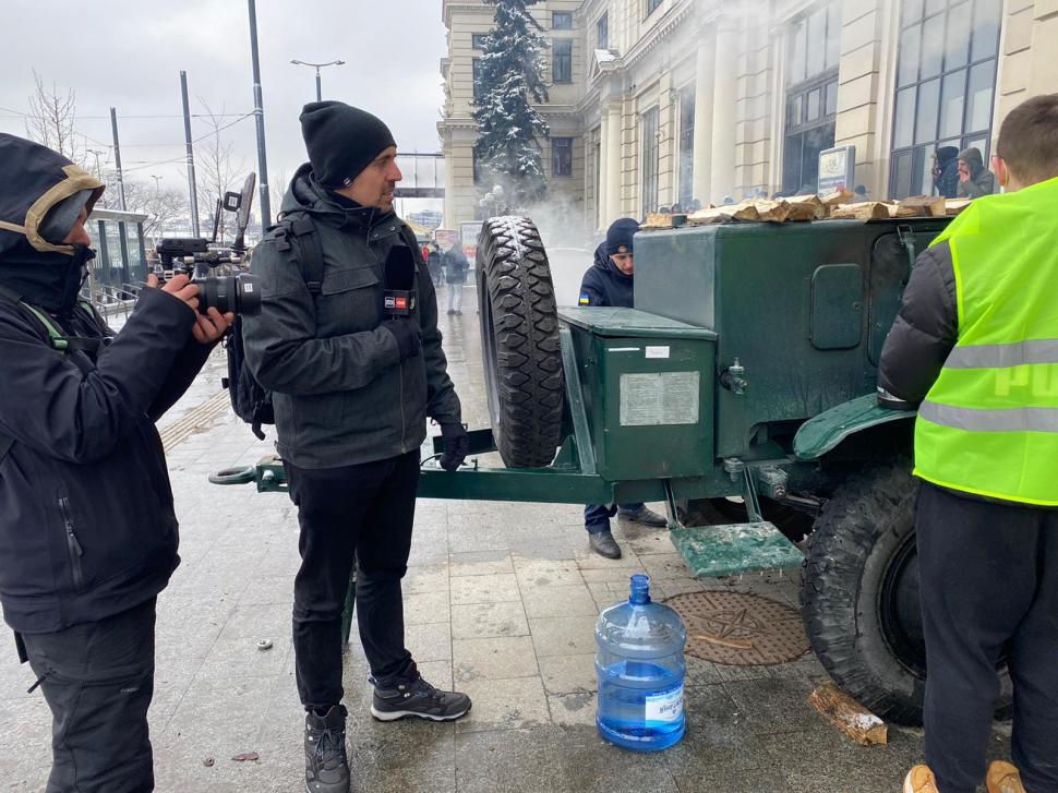 Cristi Popovici, despre experienţa sa pe frontul din Ucraina: "Alarme, bubuituri și sunetul mitralierelor. Războiul abia începuse şi aveam să-l trăim pe pielea noastră” 756388