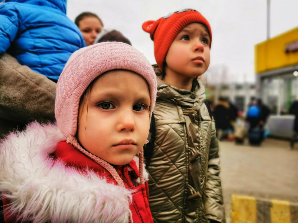 Cristi Popovici, despre experienţa sa pe frontul din Ucraina: "Alarme, bubuituri și sunetul mitralierelor. Războiul abia începuse şi aveam să-l trăim pe pielea noastră” 756398