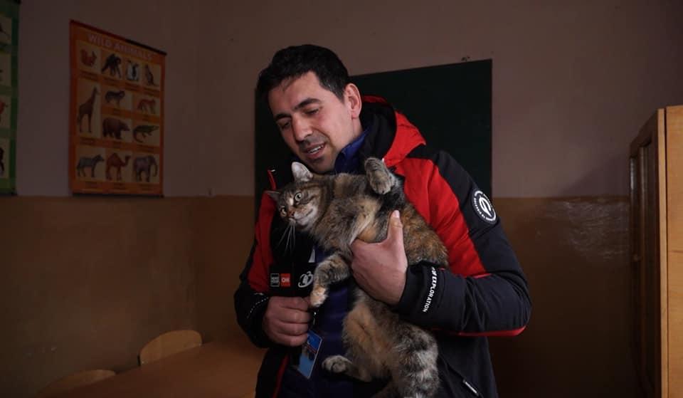 Cristi Popovici, despre experienţa sa pe frontul din Ucraina: "Alarme, bubuituri și sunetul mitralierelor. Războiul abia începuse şi aveam să-l trăim pe pielea noastră” 756399