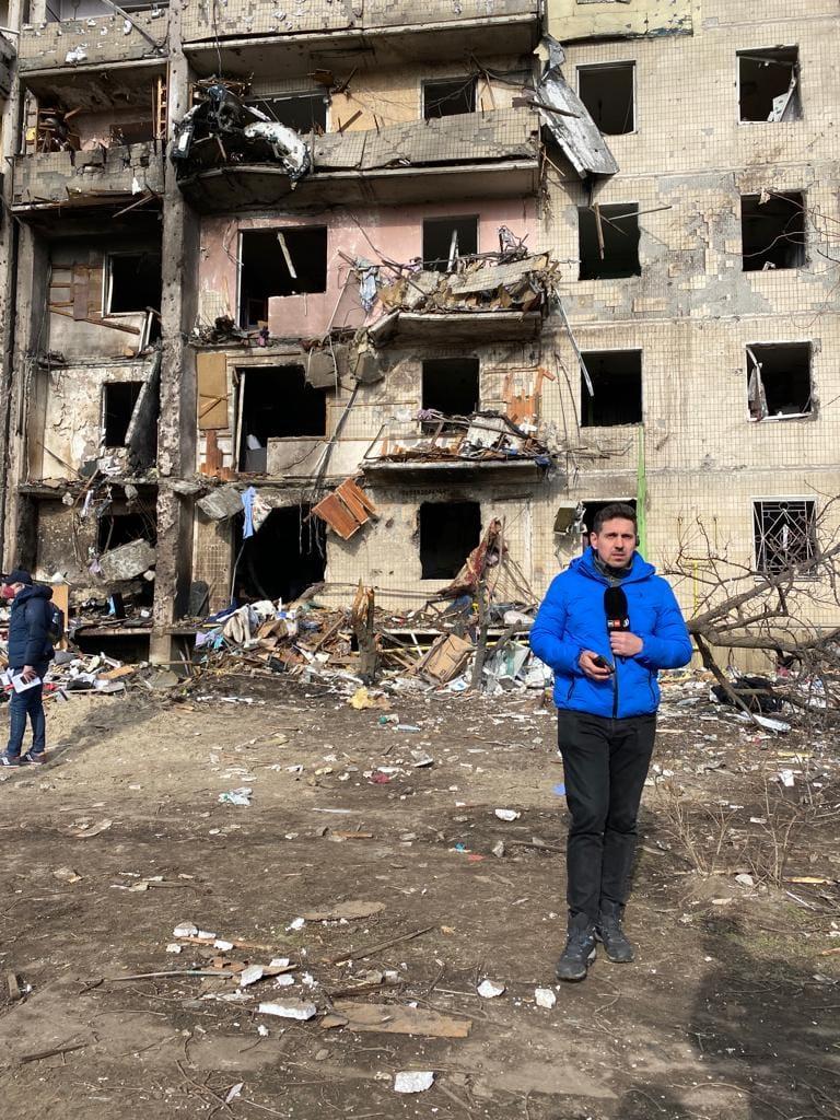 Cristi Popovici, despre experienţa sa pe frontul din Ucraina: "Alarme, bubuituri și sunetul mitralierelor. Războiul abia începuse şi aveam să-l trăim pe pielea noastră” 756400