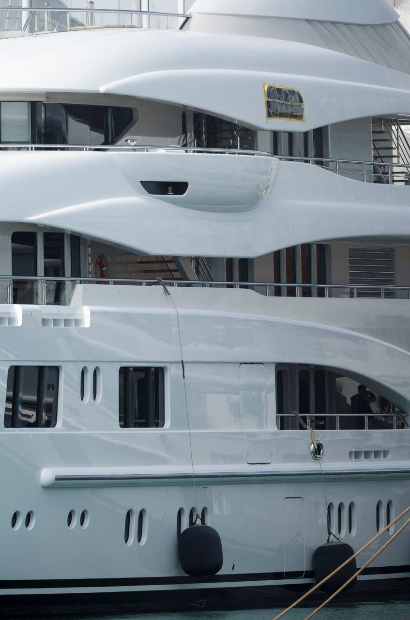 Iahtul unui oligarh rus, evaluat la 140 de milioane de dolari, sechestrat la Barcelona. Ar aparține unui fost ofițer KGB, apropiat al lui Putin  756271