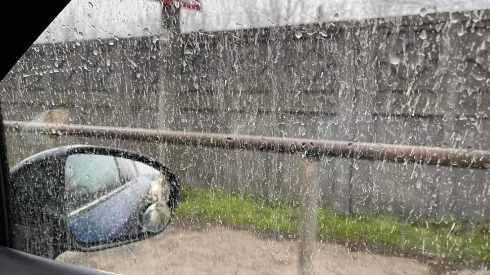 Nor de praf saharian în vestul României | Maşini şi clădiri, acoperite de praf în Timişoara 756521