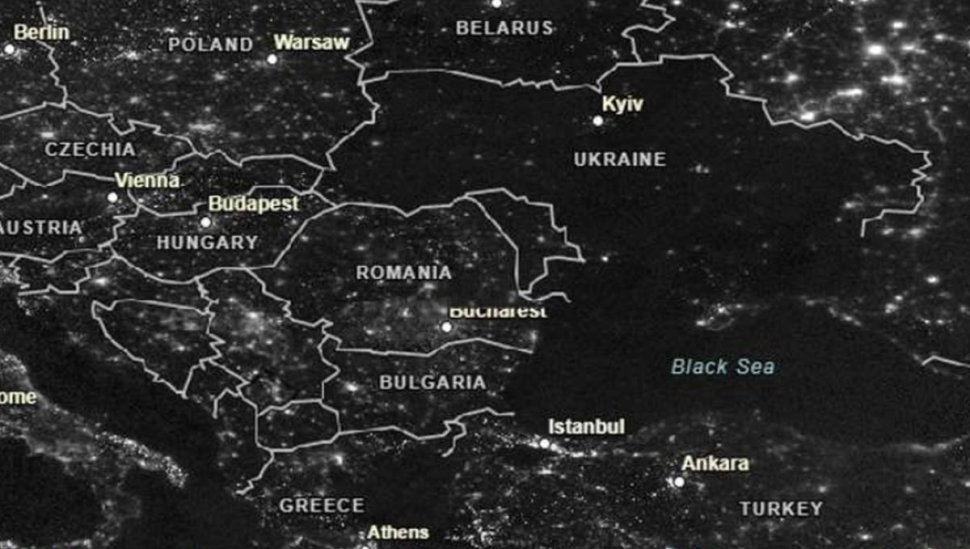 Război în Ucraina. Ţara s-a întunecat complet pe timp de noapte - imagini din satelit