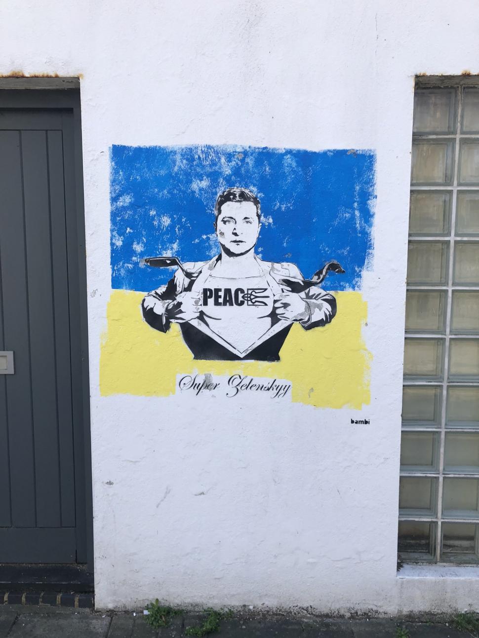 Artiștii stradali susțin Ucraina | Mesaje de pace ilustrate pe zidurile din întreaga lume 756782