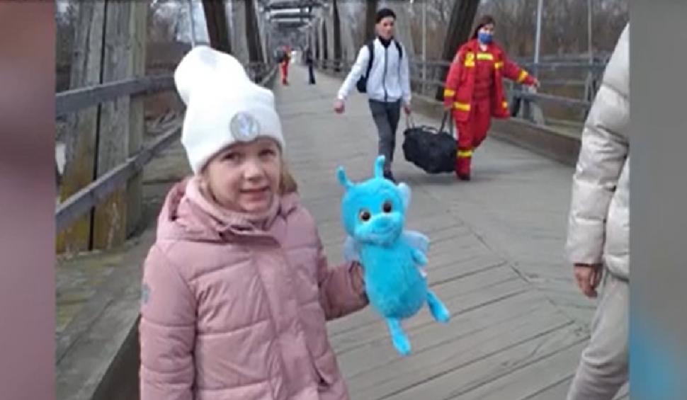 Lacrimi şi poveşti emoţionante din Vama Sighet, un pod de jucării pentru copiii ucraineni care şi-au lăsat în urmă ţara, şi taţii  756816