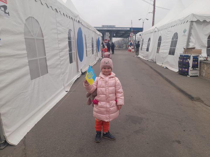 Lacrimi şi poveşti emoţionante din Vama Sighet, un pod de jucării pentru copiii ucraineni care şi-au lăsat în urmă ţara, şi taţii  756817
