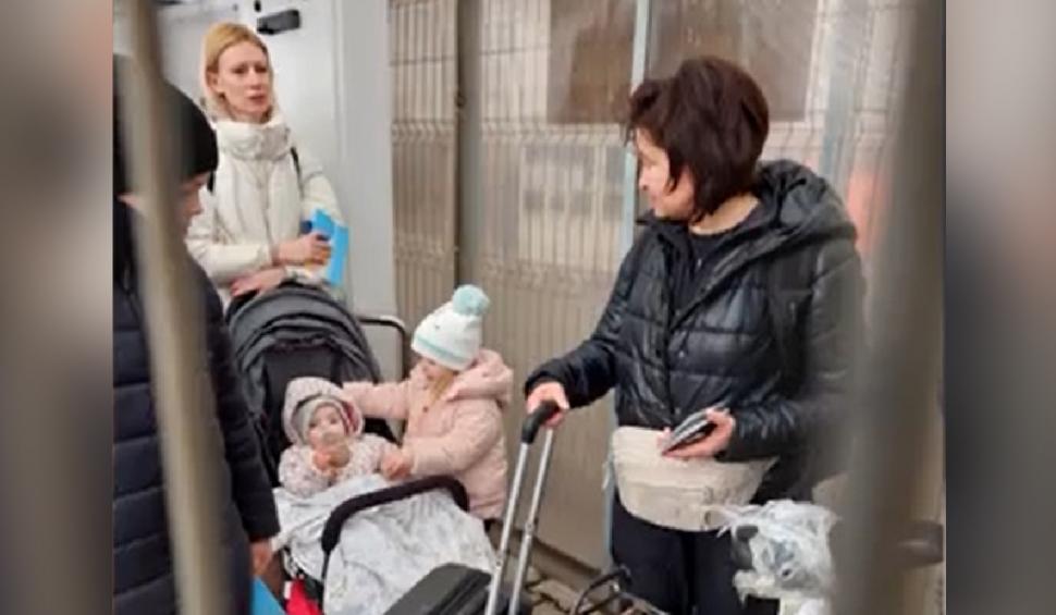 Lacrimi şi poveşti emoţionante din Vama Sighet, un pod de jucării pentru copiii ucraineni care şi-au lăsat în urmă ţara, şi taţii  756819
