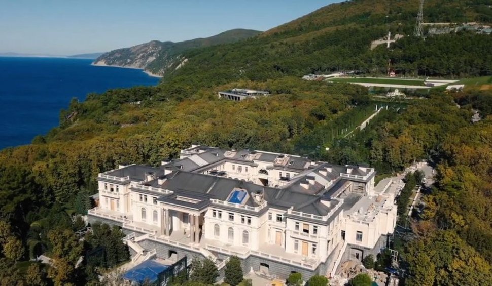 Palatul construit pentru Vladimir Putin de oligarhii ruși la Marea Neagră | Ce dezvăluie construcția despre personalitatea și planurile liderului rus