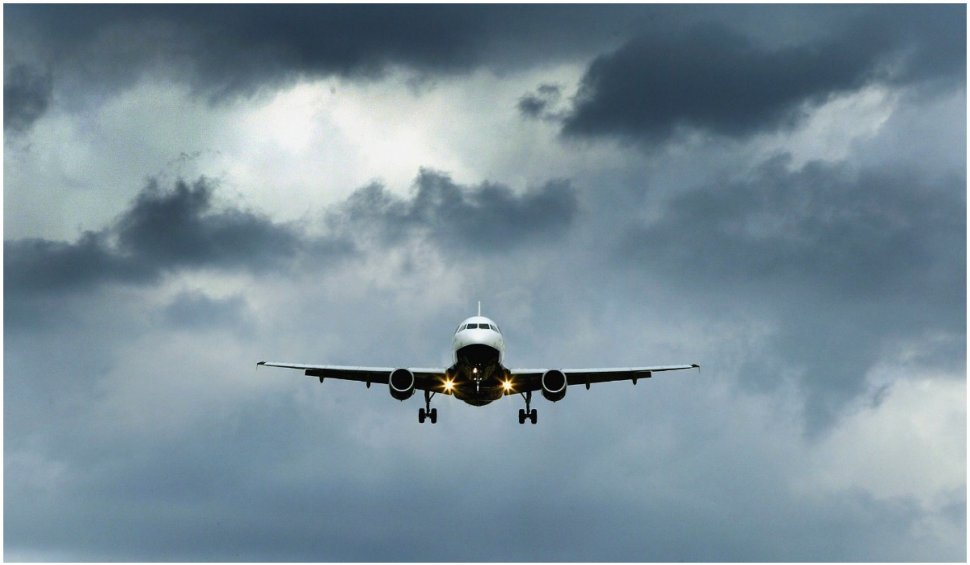 Alertă cu bombă la bordul unui avion care zbura deasupra României 