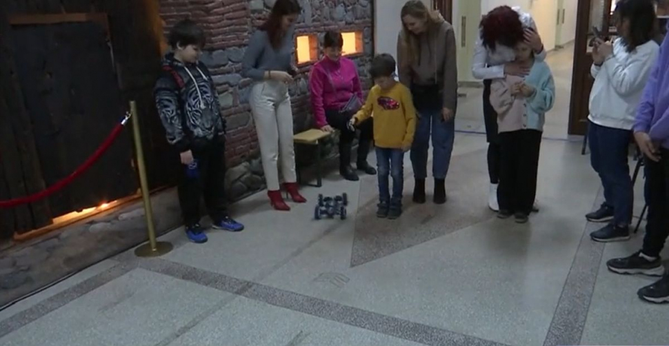 Atelier de invenţii pentru copiii ucraineni refugiaţi în România