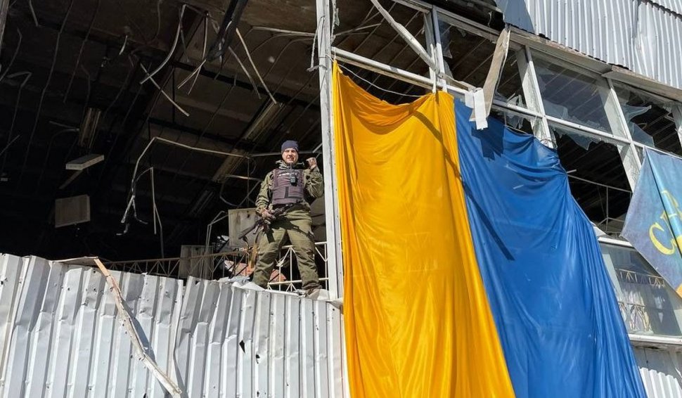Se întoarce soarta războiului? Ucrainenii au înălțat steagul într-un oraș recapturat în apropiere de Kiev