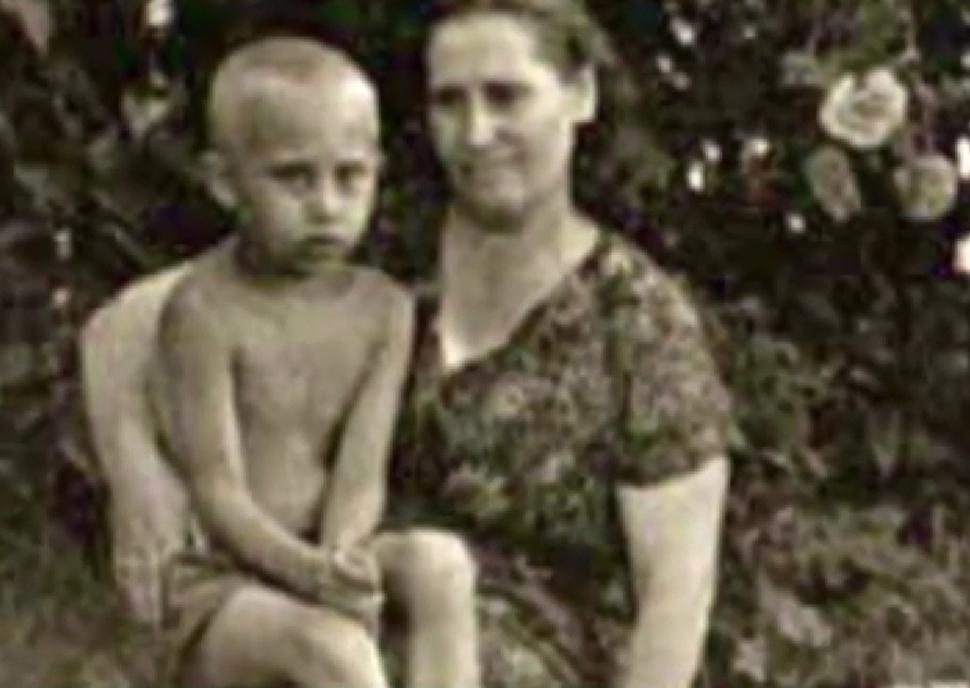 Lucruri neştiute despre copilăria liderului de la Kremlin. Putin a locuit într-un bloc murdar, plin de şobolani 757435