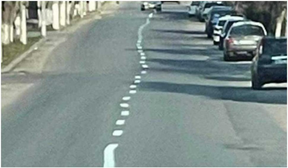 Cum arată o stradă din Drăgăşani după ce "Dorel" a făcut marcajul rutier. "A fost realizat pe ritmuri de 'Jerusalema'?" 757602