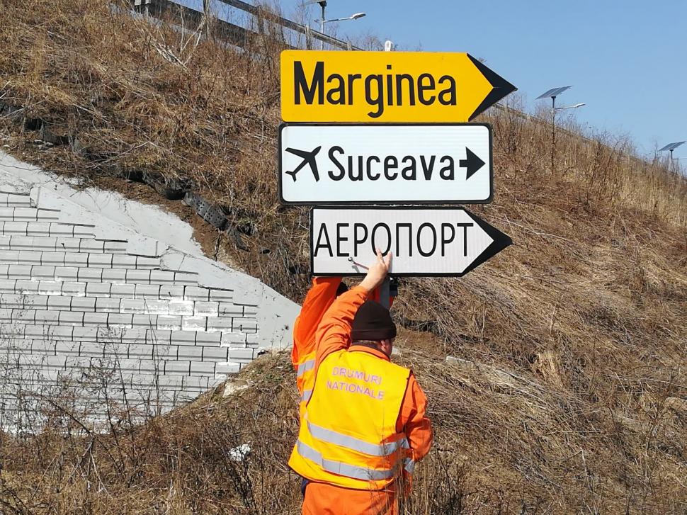 Au apărut indicatoare rutiere în limba ucraineană pentru refugiaţi, la noi în ţară 757639