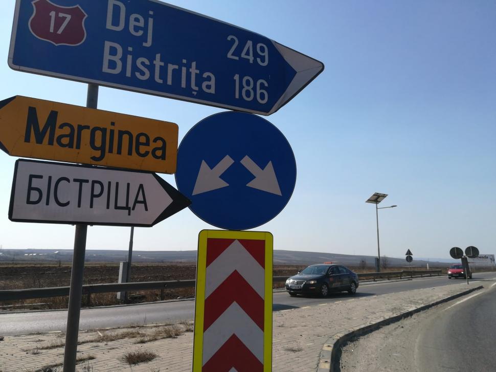 Au apărut indicatoare rutiere în limba ucraineană pentru refugiaţi, la noi în ţară 757643