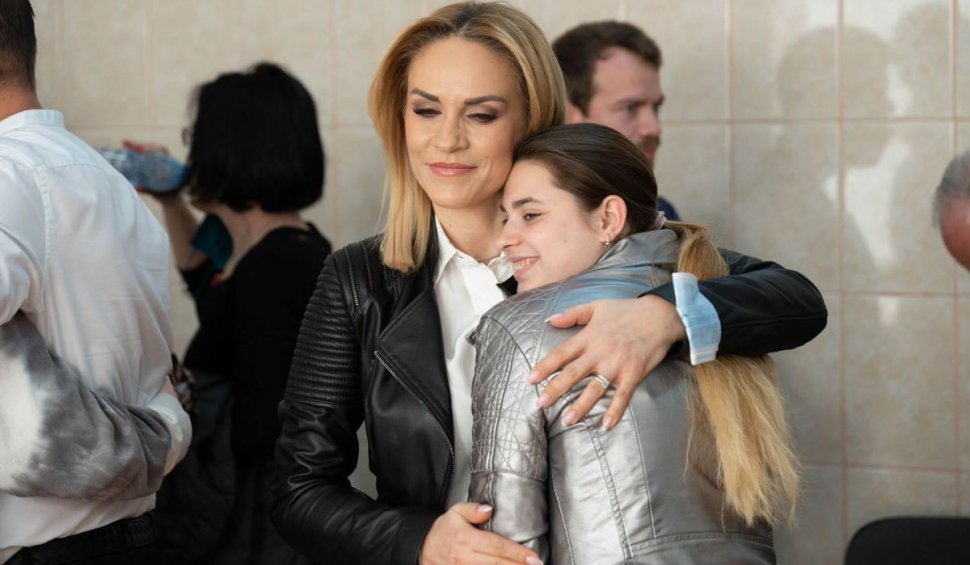 Gabriela Firea, după ce a vizitat orfani din Ucraina: ”Am văzut în ochii lor suferință și teamă. I-am asigurat că-i tratăm ca pe copiii noștri”