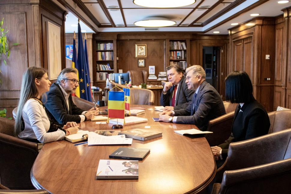 Ministrului Culturii, Lucian Romașcanu, s-a întâlnit cu Ambasadorul Republicii Moldova la București 757952
