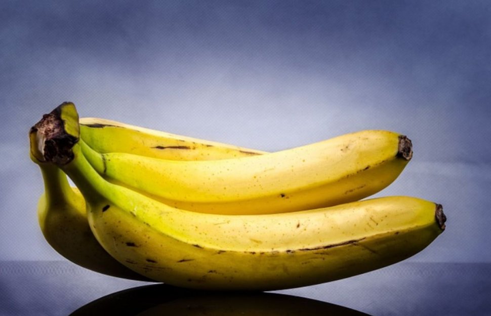 Banane cu pesticide, restrase dintr-un lanţ de magazine din România