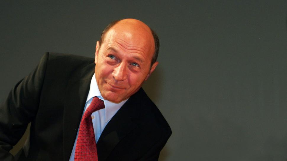 Traian Băsescu internat de urgență într-un spital din Paris după ce s-a simțit rău