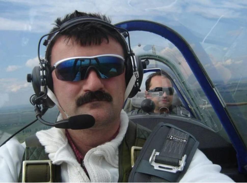 El este pilotul care a murit după ce un avion s-a prăbușit în județul Prahova. Avea peste 10.000 de ore de zbor 758265