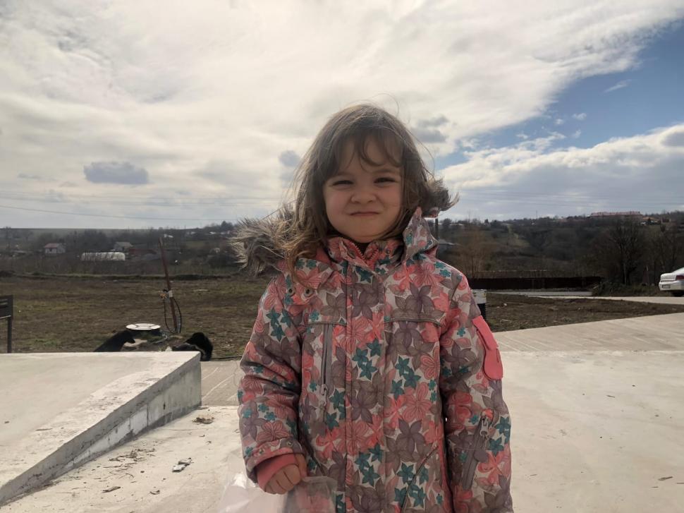 Copilărie furată de război şi de boală. Drama a zeci de copii ucraineni ajunși în România: ”Am rămas şi fără medicamente, fără tratament pentru fetiţă” 758334