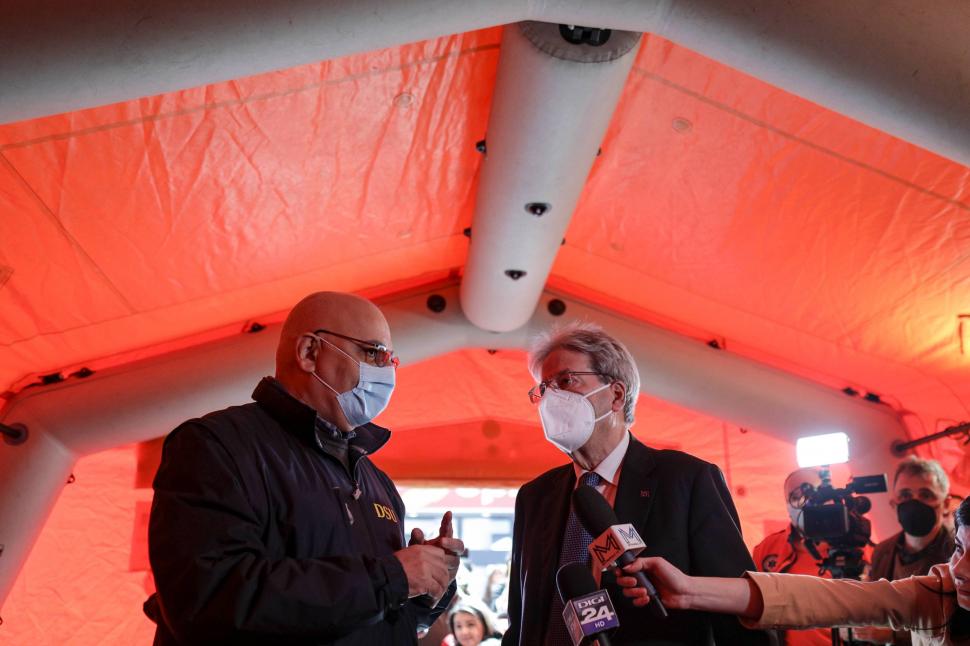 Comisarul european pentru Economie, Paolo Gentiloni, a vizitat refugiații ucraineni de la Gara de Nord 758496