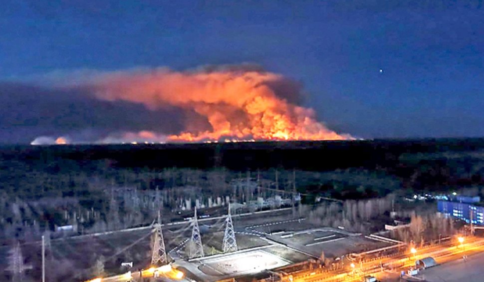 Incendii masive în zona centralei de la Cernobîl. ANM a anunțat în ce direcție o ia norul de fum