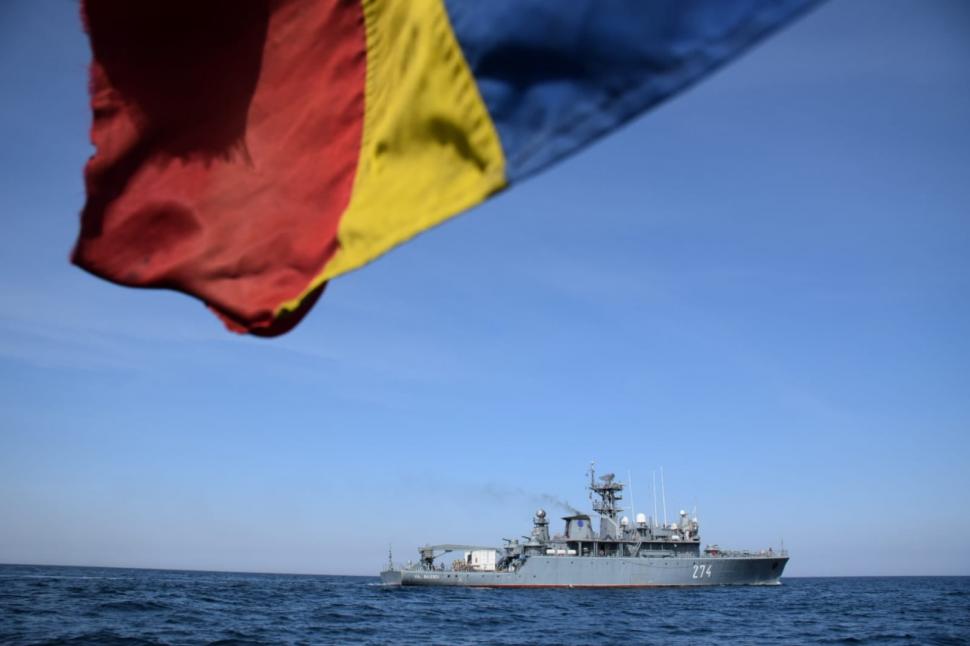Marinarii militari români au distrus mina marină descoperită în apropiere de Capu Midia 758537