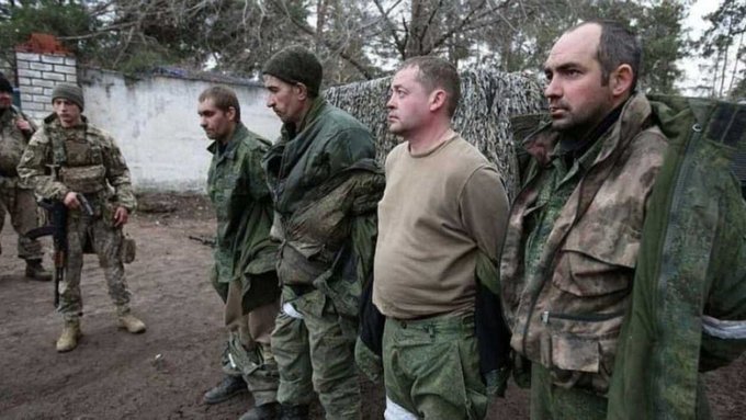 Prizonierii de război ruși ar fi fost împușcați în picioare de soldații ucrainieni. Autoritățile au anunțat o anchetă