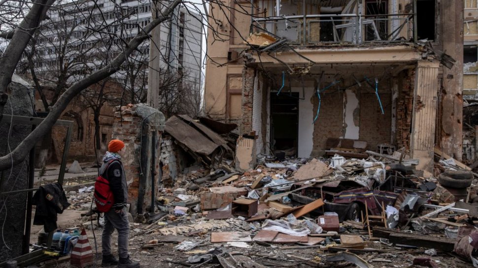 ”Imagini ale distrugerii, imagini îngrozitoare cu ceea ce au lăsat trupele rusești” | Antena 3 transmite în direct din Liov