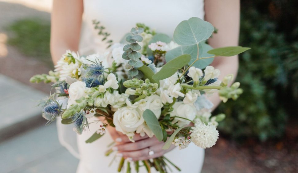 Florile de nuntă, ce trebuie să ai în vedere când alegi aranjamentele florale pentru eveniment