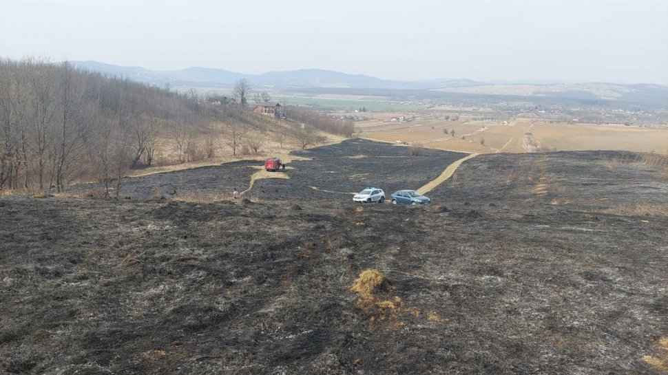 Incendiu puternic de vegetaţie în judeţul Prahova. Autorităţile au emis mesaj Ro-Alert 