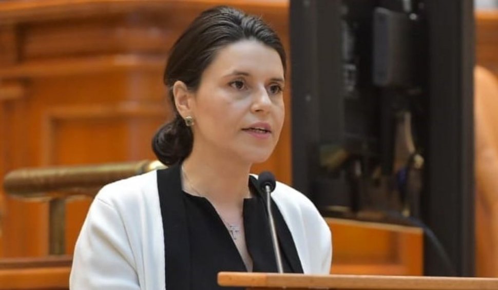 Ana Loredana Predescu, deputat PUSL de Brașov: "Toți elevii sunt egali și trebuie tratați fără discriminare - proiect de lege pentru acordarea de burse de merit și pentru elevii din școlile particulare"