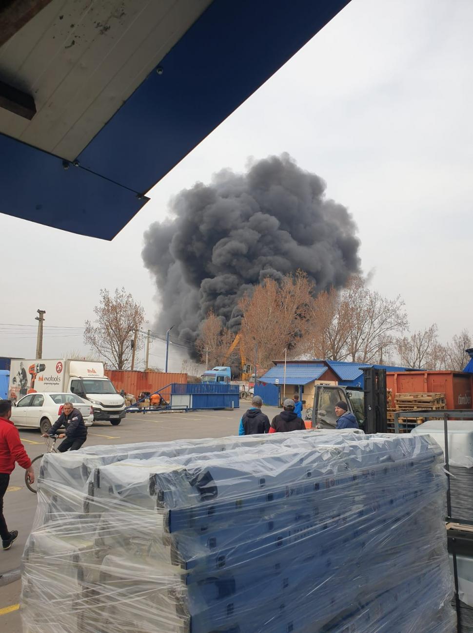 Incendiu puternic la marginea Bucureştiului. Traficul auto, blocat în zona Glina | RO-ALERT: Evacuaţi zona, luaţi măsuri de adăpostire şi protecţie 758980