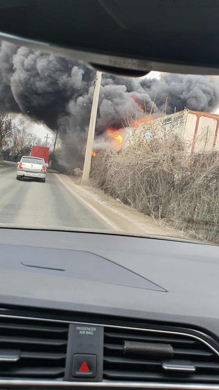 Incendiu puternic la marginea Bucureştiului. Traficul auto, blocat în zona Glina | RO-ALERT: Evacuaţi zona, luaţi măsuri de adăpostire şi protecţie 758984
